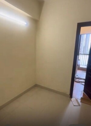 Room in 3.5 BHK Apartment at M R Platinum 321, Raj Nagar Extension – for Rent