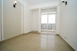 Room in 2.5 BHK Apartment at Ajnara Integrity, Raj Nagar Extension – for Sale