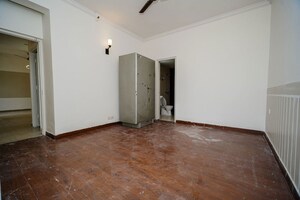 Room in 2.5 BHK Apartment at Ajnara Integrity, Raj Nagar Extension – for Sale