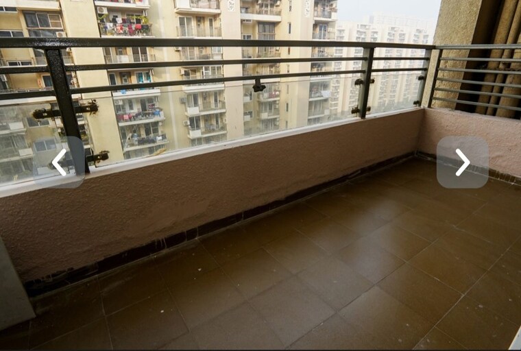 Balcony, tulip-violet 3 Bedroom 1608 Sq.Ft. Apartment In Sector 69 Gurgaon 10311171