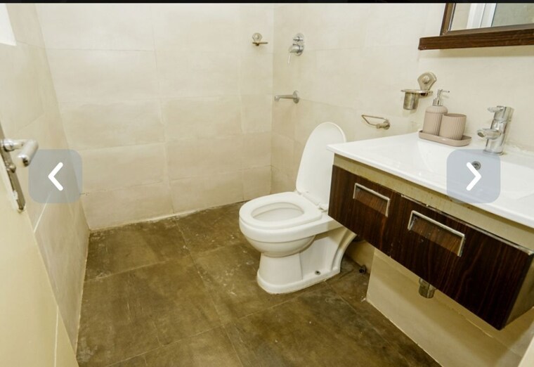 Bathroom, tulip-violet 3 Bedroom 1608 Sq.Ft. Apartment In Sector 69 Gurgaon 10311171
