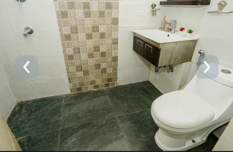 Bathroom, tulip-violet 3 Bedroom 1608 Sq.Ft. Apartment In Sector 69 Gurgaon 10311171