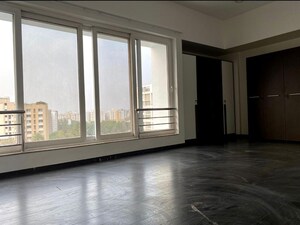 Room in 4 BHK Apartment at Amar Renaissance, Ghorpadi – for Rent