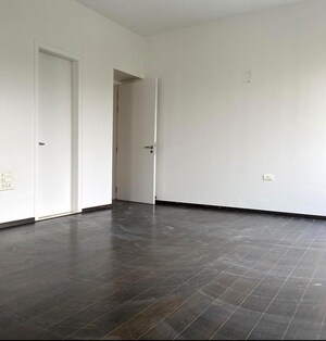 Room in 4 BHK Apartment at Amar Renaissance, Ghorpadi – for Rent