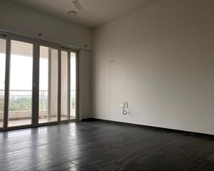 Room in 4 BHK Apartment at Amar Renaissance, Ghorpadi – for Rent