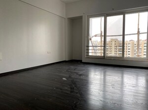 Room in 4 BHK Apartment at Amar Renaissance, Ghorpadi – for Rent