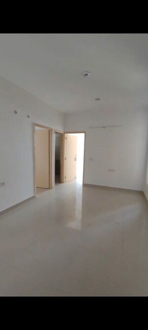 Room in 2.5 BHK Apartment at Ajnara Grace, Raj Nagar Extension – for Rent