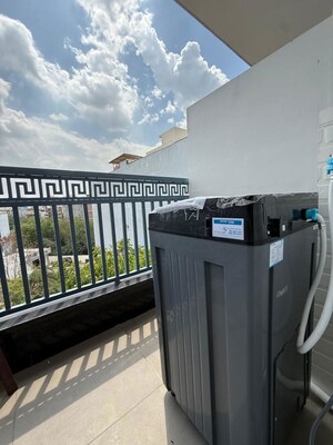 Balcony in 1 BHK Builder Floor at Sector 52 – for Rent