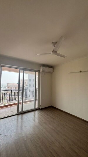 Room in 3 BHK Apartment at Pareena The Elite Residences, Sector 99 – for Rent