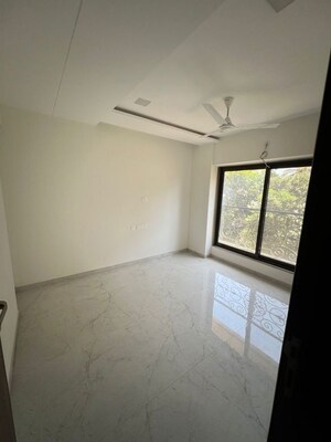 Room in 2 BHK Apartment at JPV Pratap Elegance, Vile Parle West – for Rent