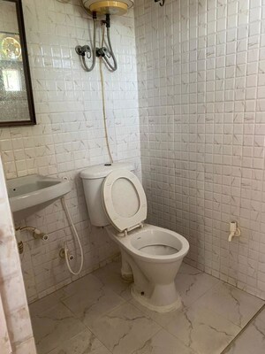 Bathroom in 2 BHK Villa at Sector 31 – for Rent