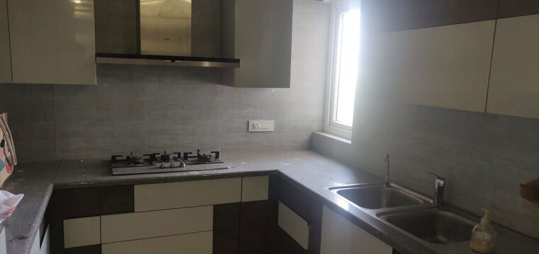 Kitchen, safdarjung enclave 3 Bedroom 200 Sq.Yd. Builder Floor In Safdarjung Enclave Delhi 10311324
