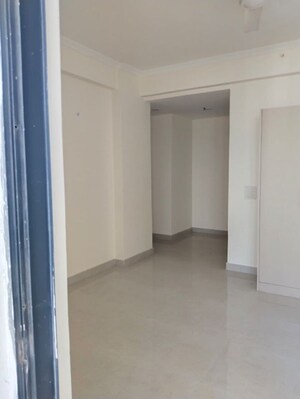 Building Lobby in 1 RK Apartment at Unitech Uniworld Gardens, Sector 47 – for Rent