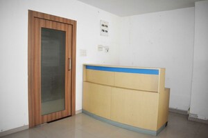 Room in  Office Space at Nariman Point – for Rent