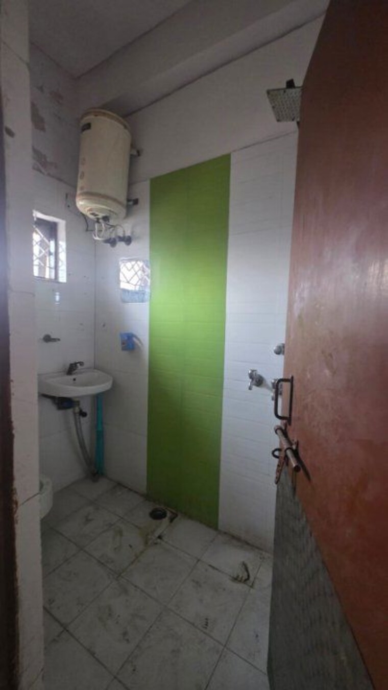 Bathroom, gaur-city-2-10th-avenue 2.5 Bedroom 1175 Sq.Ft. Apartment In Sector 16c Greater Noida Greater Noida 9444786