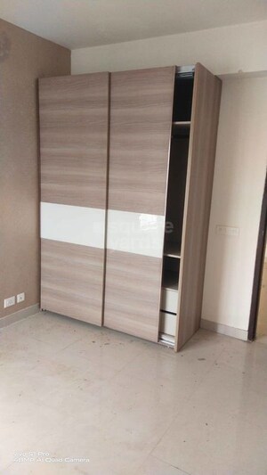 Room in 4 BHK Apartment at Puri Diplomatic Greens Phase I, Sector 111 – for Rent