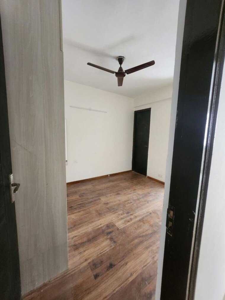 Room, signature-global-park-4-and-5 2.5 Bedroom 1120 Sq.Ft. Apartment In Sohna Sector 36 Gurgaon 10311416