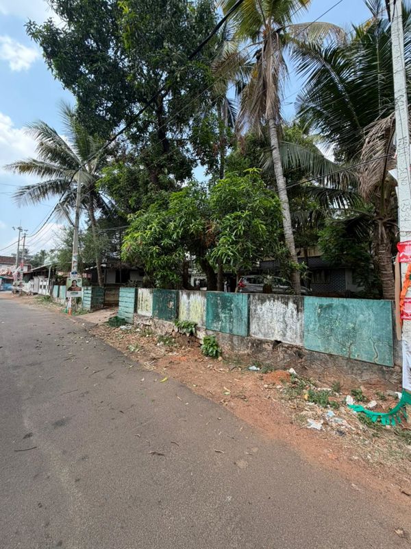 Plot For Sale in Kalathode