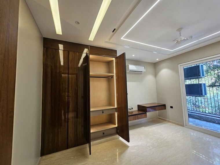 Room, safdarjung enclave 3 Bedroom 1950 Sq.Ft. Apartment In Safdarjung Enclave Delhi 10311482