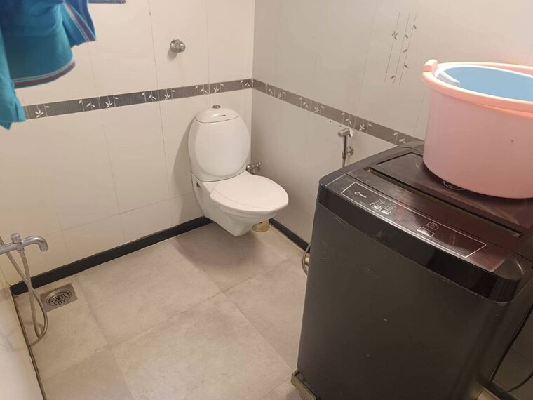 Bathroom, lokhandwala-breeze-apartments 2 Bedroom 800 Sq.Ft. Apartment In Andheri West Mumbai 10311358