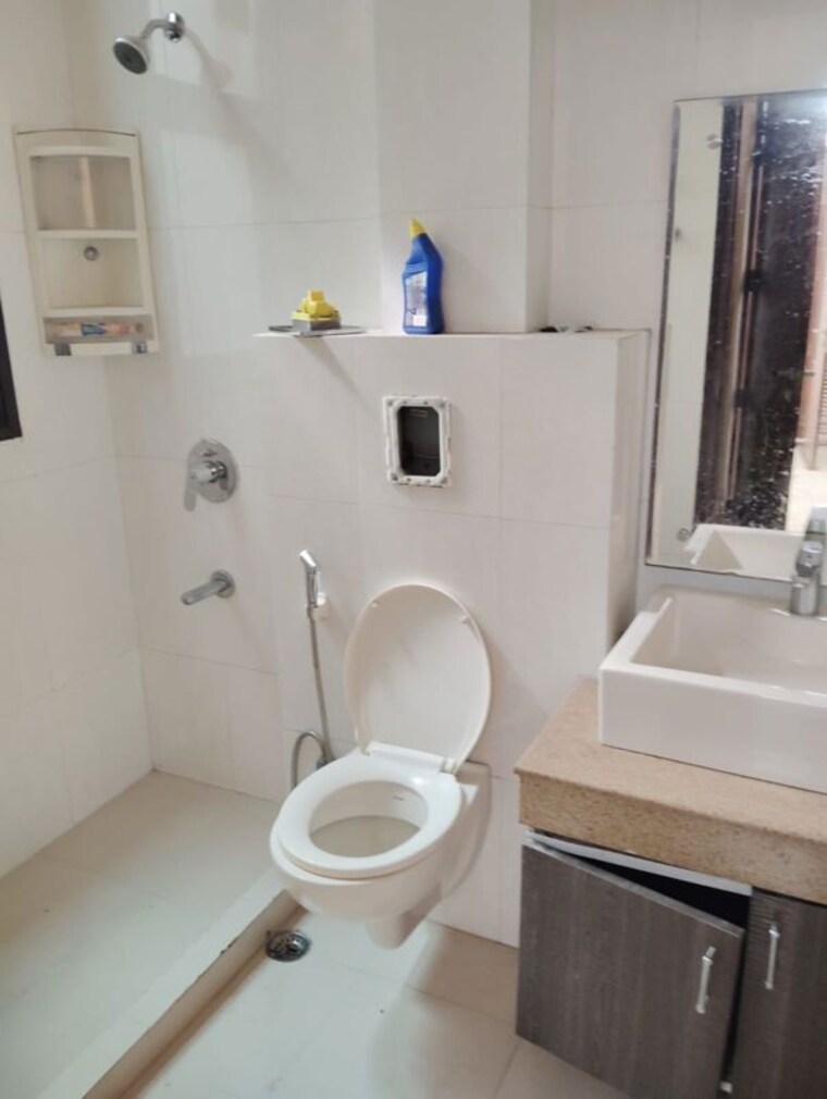 Bathroom, sushant lok i 3 Bedroom 1800 Sq.Ft. Builder Floor In Sushant Lok I Gurgaon 10311481