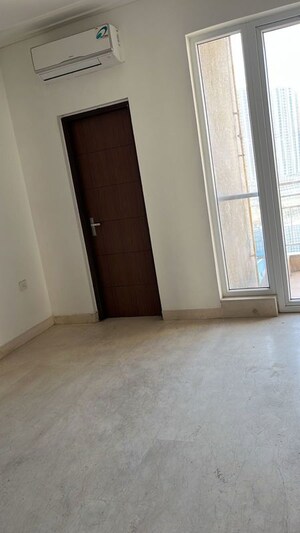 Room in 3.5 BHK Apartment at Sector 111 – for Rent