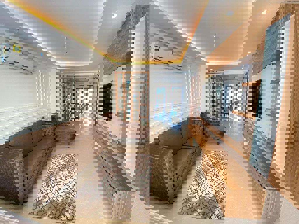 4 BHK 2337 Sq.Ft. Builder Floor in Unitech Woodstock Floors