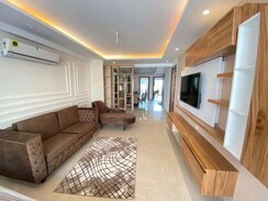 4 BHK Builder Floor For Sale in Unitech Woodstock Floors