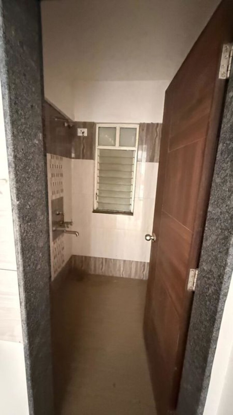 Bathroom, kolte-patil-three-jewels-moonstone 2.5 Bedroom 950 Sq.Ft. Apartment In Kondhwa Pune 10311512