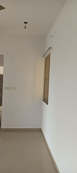 Furnished Amenities in 3 BHK Apartment at Sheth Vasant Lawns, Laxmi Nagar – for Rent