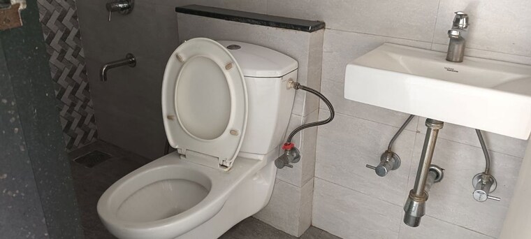 Bathroom, sheth-vasant-lawns 3 Bedroom 1275 Sq.Ft. Apartment In Laxmi Nagar Thane 10311542
