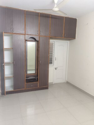 Room in 2 BHK Apartment at Krishna Residency Kadubeesanahalli, Kadubeesanahalli – for Rent