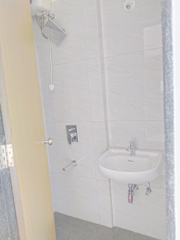 Bathroom, satra-one 2 Bedroom 550 Sq.Ft. Apartment In Goregaon West Mumbai 10311600