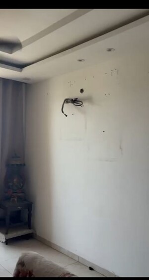 Room in 3 BHK Apartment at Rishita Manhattan, Gomti Nagar – for Rent