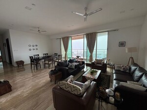 Team Area in 2 BHK Apartment at Strive 17 West, Khar West – for Rent