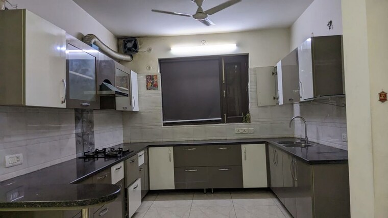 Kitchen, sushant lok i 3 Bedroom 215 Sq.Yd. Builder Floor In Sushant Lok I Gurgaon 10311650