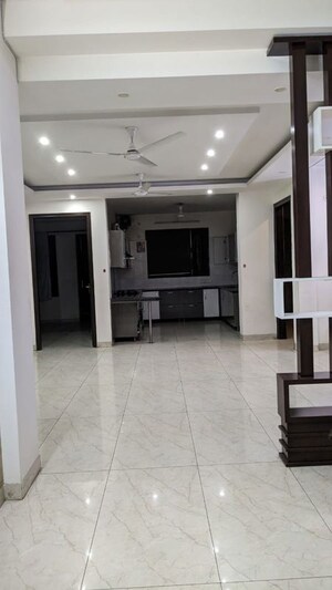 Room in 3 BHK Builder Floor at Sushant Lok I – for Sale