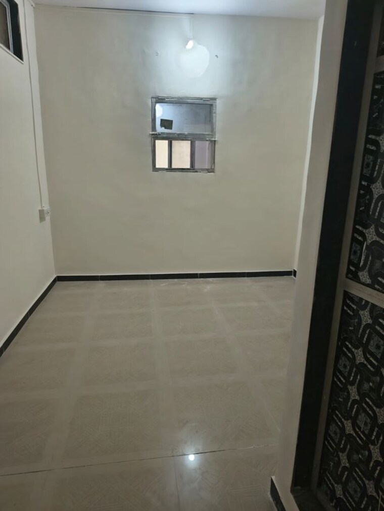Room, dadar east 1 Bedroom 250 Sq.Ft. Apartment In Dadar East Mumbai 10311662