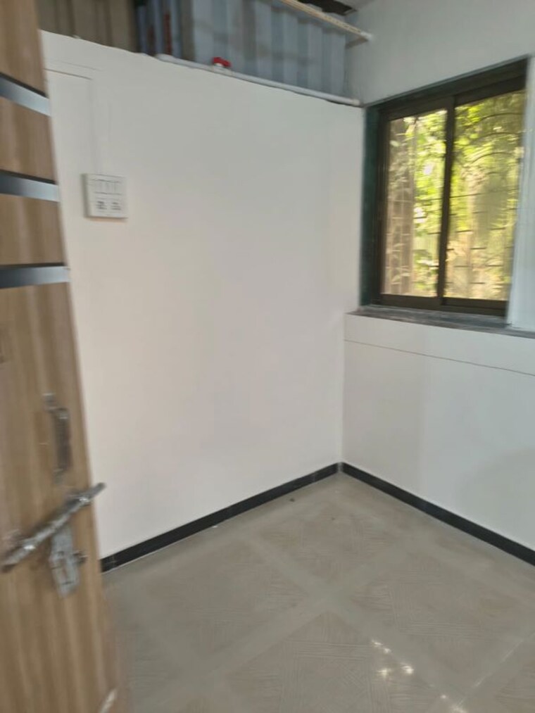 Room, dadar east 1 Bedroom 250 Sq.Ft. Apartment In Dadar East Mumbai 10311662
