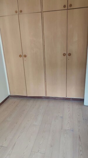 Furnished Amenities in 2 BHK Apartment at Neelam CHS Santacruz, Santacruz West – for Rent