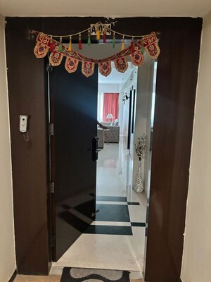 Bathroom in 4 BHK Apartment at DLF The Icon, Dlf Phase V – for Sale