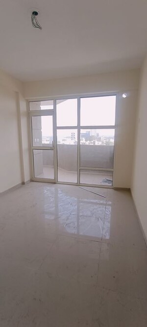 Room in 2 BHK Apartment at Pyramid Midtown, Sector 59 – for Rent