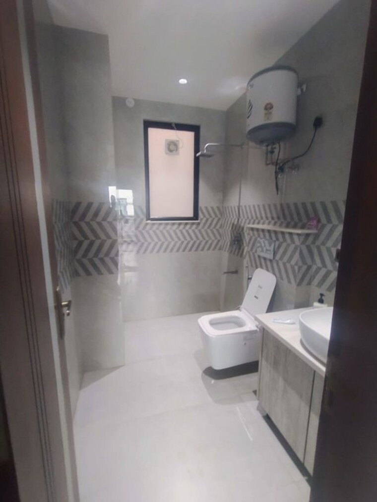 Bathroom, ansal-api-versalia 4 Bedroom 2200 Sq.Ft. Builder Floor In Sector 67a Gurgaon 10311708