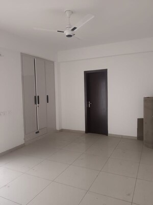 3 BHK Apartment For Rent in Gulshan Bellina, Sector 16 Greater Noida