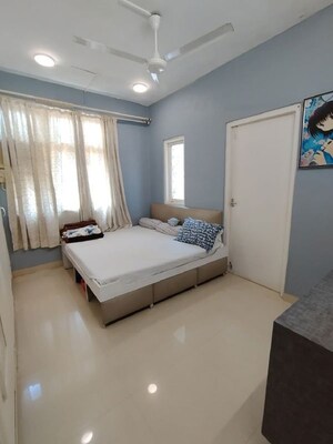Bedroom in 2 BHK Apartment at Khar West – for Rent