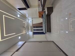 Room in 3 BHK Apartment at Goregaon West – for Rent