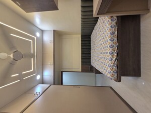 Room in 3 BHK Apartment at Goregaon West – for Rent