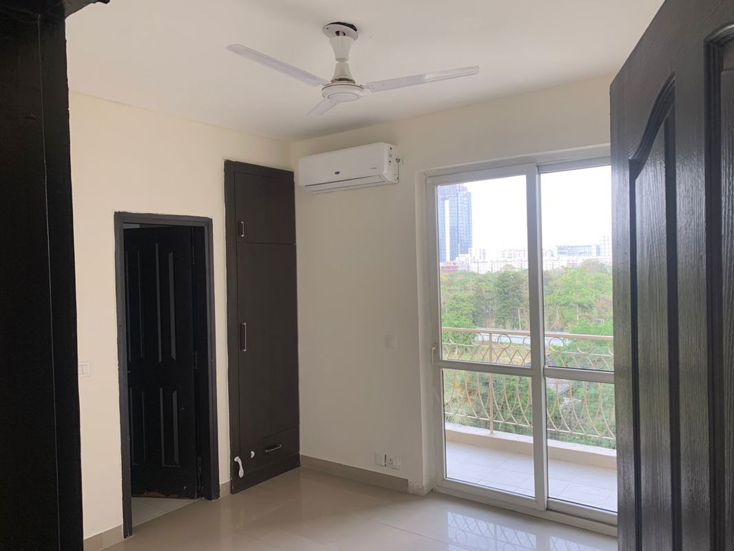 4 BHK + Servant Room Apartment For Rent in BPTP Park Prime