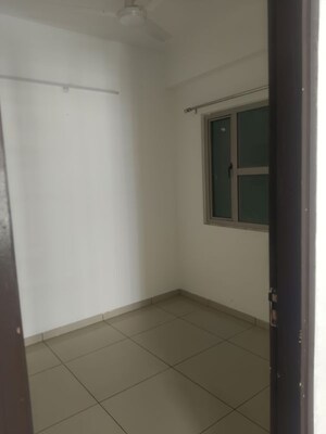 Room in 2.5 BHK Apartment at Gulshan Bellina, Sector 16 Greater Noida – for Rent