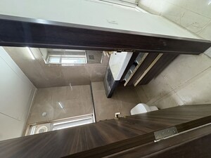 Furnished Amenities in 3.5 BHK Apartment at Smart World Orchard, Sector 61 – for Rent